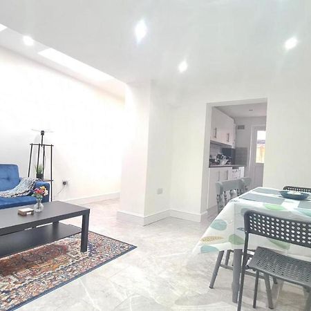 Spacious Private Room In Manor Park 伦敦 外观 照片