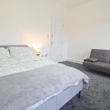 Spacious Private Room In Manor Park 伦敦 外观 照片