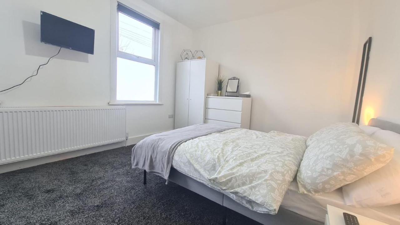 Spacious Private Room In Manor Park 伦敦 外观 照片