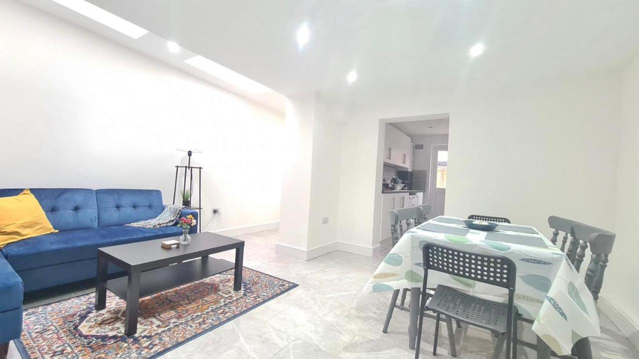 Spacious Private Room In Manor Park 伦敦 外观 照片