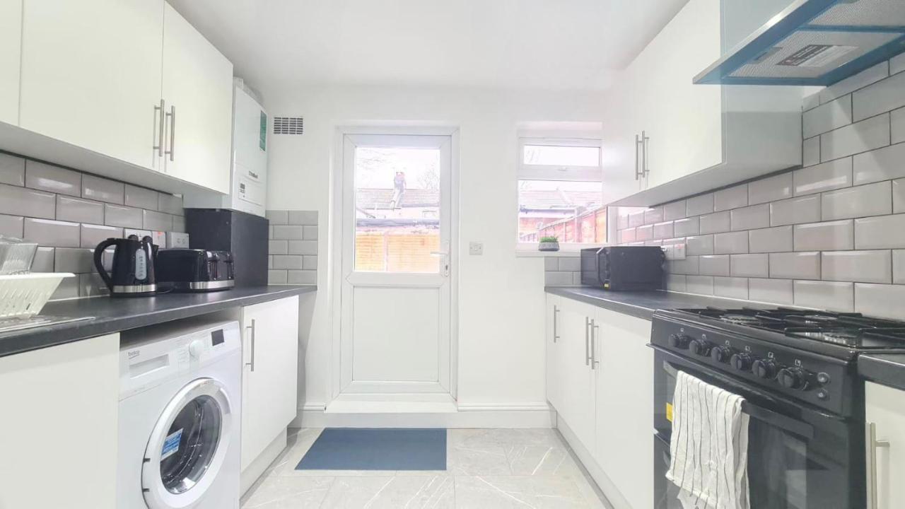 Spacious Private Room In Manor Park 伦敦 外观 照片